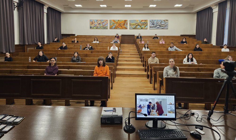 Общ конкурсен изпит по математика във формат на ДЗИ се проведе в Икономически университет – ...