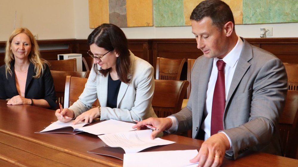 МОН официално одобри споразумението за сътрудничество между Икономически университет – Варна и Професионалната гимназия по компютърно моделиране и компютърни системи – Варна 