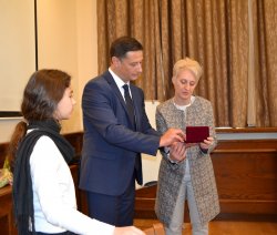 Посланикът на Великобритания Н. Пр. Ема Хопкинс посети ИУ – Варна