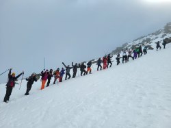 Възпитаници на Колежа по туризъм и Икономически университет – Варна покориха връх Мусала в зимни условия за 22-и път