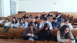 В ИУ – Варна се проведе публична лекция на тема "From Basics to Breakthroughs: AI 101 and Re... 4