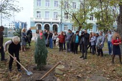 Засадиха дърво послучай 60-годишнината от основаването на Колежа по туризъм – Варна 


