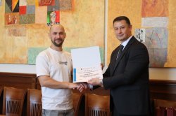 Студенти от Колежа по туризъм получиха грамоти и отличия за изключително представяне на благ... 8