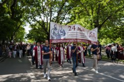 Икономически университет – Варна по традиция се включи в празничното шествие за 24 май