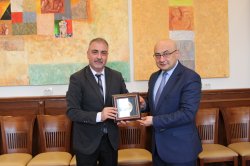 Посланикът на Азербайджан в България Н. Пр. Елмар Маммадов посети Икономически университет –... 3
