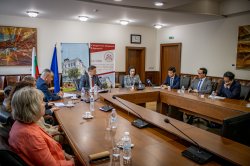 Посланикът на Социалистическа република Виетнам в България Н. Пр. Нгуен Тхи Мин Нгует посети... 10
