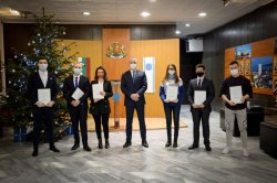Студенти в ИУ – Варна с годишни поименни награди на Община Варна