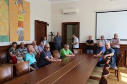 Строители-ветерани посетиха Икономически университет – Варна 50 години след дипломирането си