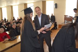 Тържествено се дипломираха абсолвентите от образователно-квалификационна степен „бакалавър“ в Икономически университет – Варна
