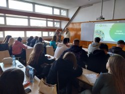 Икономически университет – Варна прие трима преподаватели от Университет Едутус, Унгария за ... 5