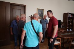 Строители-ветерани посетиха Икономически университет – Варна 50 години след дипломирането си