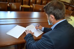 Договор за сътрудничество между ИУ – Варна и Комисията за защита на личните данни 