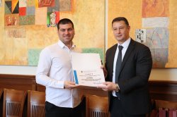 Студенти от Колежа по туризъм получиха грамоти и отличия за изключително представяне на благ... 7