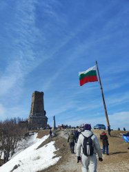 Студенти от Икономически университет – Варна се поклониха пред паметника Шипка на национални... 1