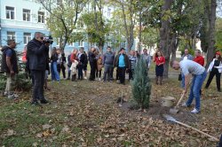 Засадиха дърво послучай 60-годишнината от основаването на Колежа по туризъм – Варна 

