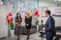 Официално беше открит студентски кът в Икономически университет – Варна, създаден от „Изи Кр... 3