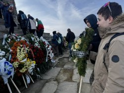 Студенти от Икономически университет – Варна се поклониха пред паметника Шипка на национални... 5
