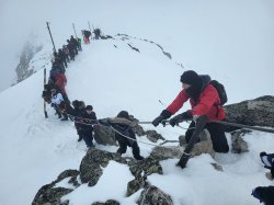 Възпитаници на Колежа по туризъм и Икономически университет – Варна покориха връх Мусала в зимни условия за 22-и път