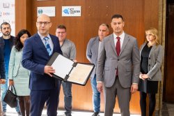 Официално откриване на комуникативен кът за студентите – дарение от ИКТ Клъстер – Варна, за Икономически университет – Варна 


