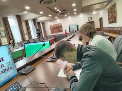 Ученици и студенти премериха аргументи, логика и ораторско майсторство в дебат на тема „Наст... 7