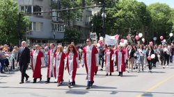 Икономически университет – Варна по традиция се включи в празничното шествие за 24 май