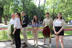 Студентският съвет при Икономически университет – Варна почете 188-годишнината от рождението на Васил Левски