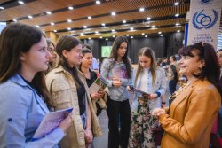 Икономически университет – Варна участва във Форум на висшите училища в Първа езикова гимназия – Варна 
