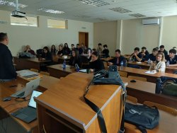 В Икономически университет – Варна се проведе XIII Студентска научна конференция "Търговия 2... 5