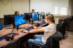 Нова компютърна зала за електронни спортове за студентите в Икономически университет – Варна беше открита официално на 19.01.2021 г. 