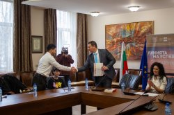 Ученици от Каварна посетиха Икономически университет – Варна 