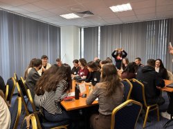 Студенти от Икономически университет – Варна участваха в VII Национално състезание по медиация 8