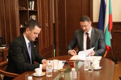 Продължава стратегическото партньорство между ИУ– Варна и Института на дипломираните експерт... 2