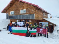 Възпитаници на Колежа по туризъм и Икономически университет – Варна за пореден път покориха връх Мусала в зимни условия