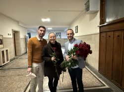 Дамите в Икономически университет – Варна получиха цветя за 8 март от академичното ръководст... 9