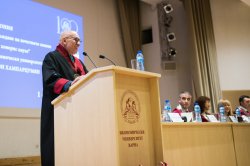 Левон Хампарцумян е удостоен с почетното звание „доктор хонорис кауза“ на ИУ – Варна