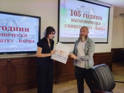 Ученици и студенти премериха аргументи, логика и ораторско майсторство в дебат на тема „Наст... 9