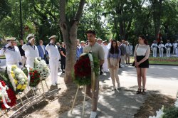 Студентският съвет при Икономически университет – Варна почете 188-годишнината от рождението на Васил Левски