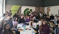 Среща на студенти от Финансово-счетоводен факултет с представители на практиката 6