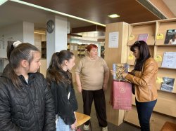 „Походът на книгите“ мина и през Икономически университет – Варна  8