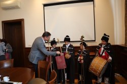 Добри гости коледари в Икономически университет – Варна 7
