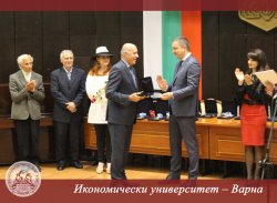 Церемония по връчване на награди "Варна" в зала Пленарна на Община Варна, 19 май 2016 г.