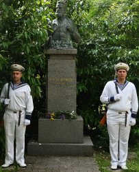 Студентският съвет при Икономически университет – Варна почете паметта на Ботев и загиналите за свободата и независимостта на България 