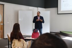 UEVA StartUp Initiative събра студенти за втория си тренинг по прототипиране 7