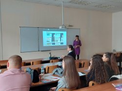 Център "Кариери, предприемачество и маркетинг" проведе информационни срещи за студенти под м... 1
