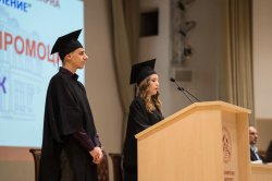 Тържествено се дипломираха абсолвентите от образователно-квалификационна степен „бакалавър“ в Икономически университет – Варна