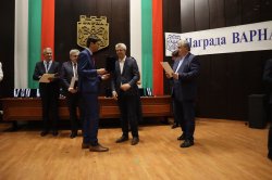Колективна награда „Варна“ за наука и висше образование получи екипът на катедра „Информатика“ в Икономически университет – Варна 
