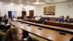 В ИУ – Варна се проведе публична лекция на тема "Изготвяне на годишни финансови отчети на банките" с гост-лектор г-жа Севдалина Димова - съдружник в KPMG