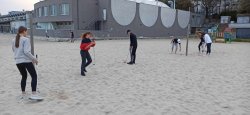 Студенти от Икономически университет – Варна се обучават за инструктори по плажен голф в проект по програма „Еразъм + спорт“