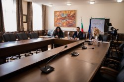 Информационна среща "Програмите на ЕС – стъпка към успешна реализация на младите хора" с участието на еврокомисар Мария Габриел