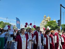 Икономически университет – Варна по традиция се включи в празничното шествие за 24 май